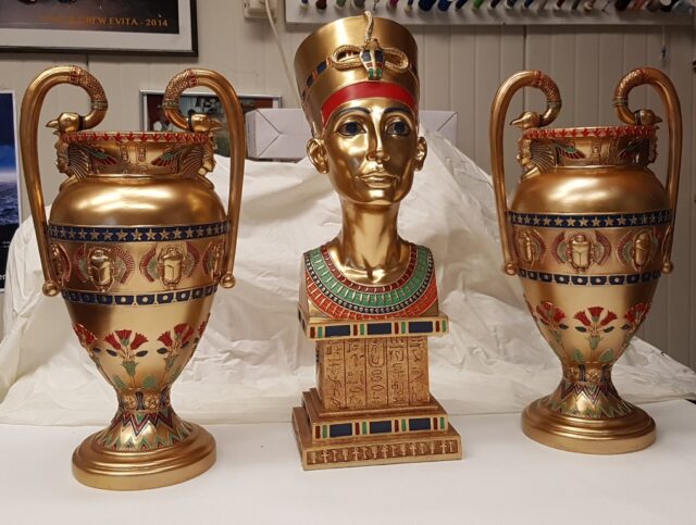 Farao beeldje en Egyptische vazen - Farao beeldje en Egyptische vazen