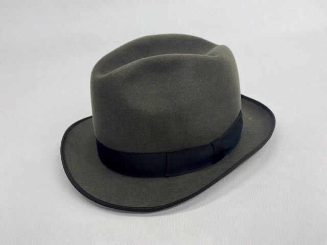 Grijze hoed met zwarte band - Grijze hoed