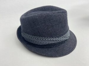 Grijze hoed met band - Grijze hoed